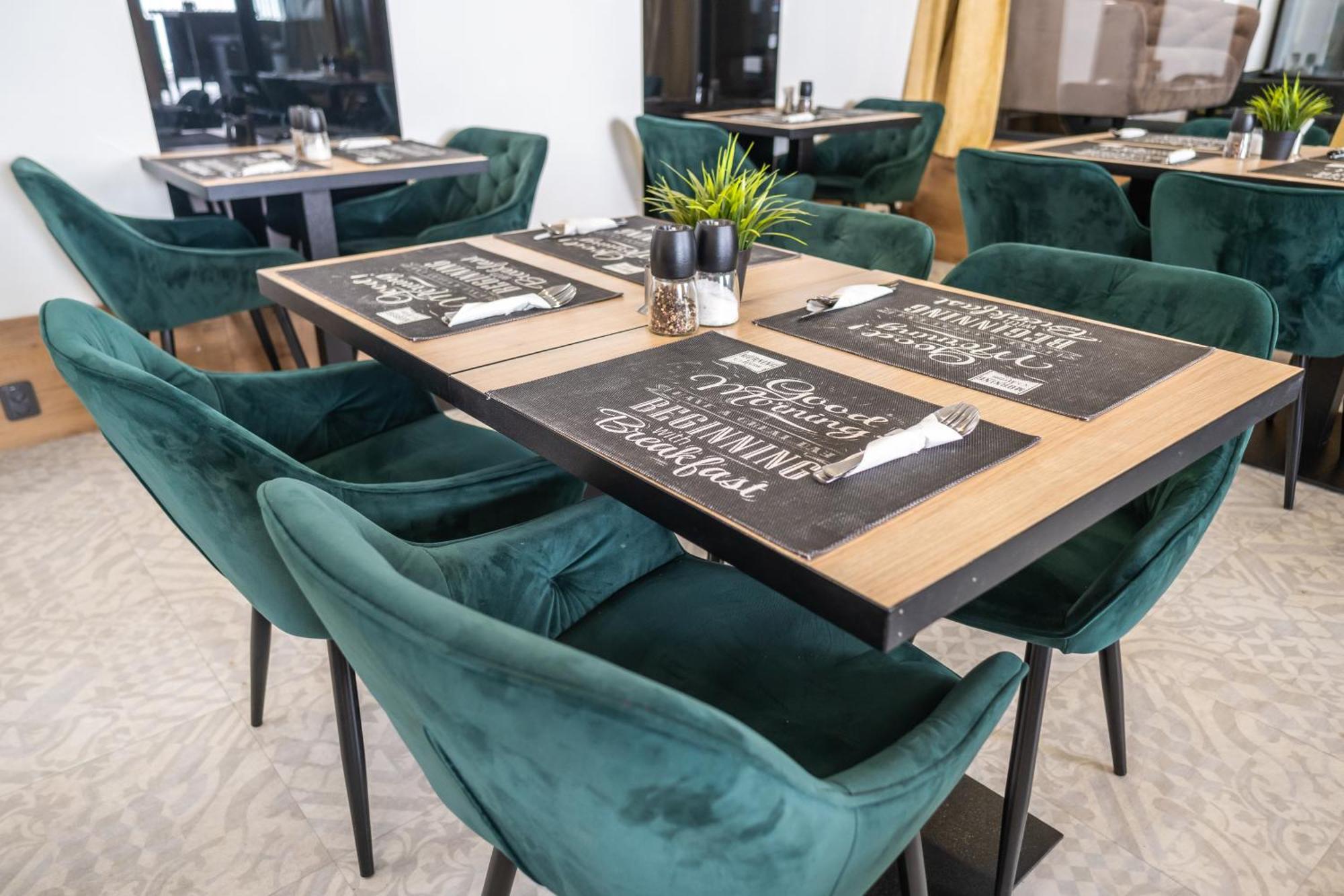 Hotel Plzen Ngoại thất bức ảnh